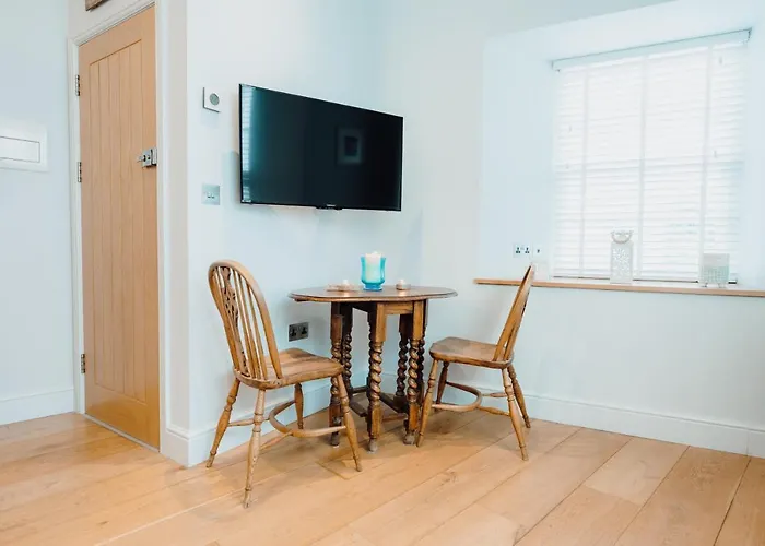 Luxury Studio Above The Stunning Tenby Harbour