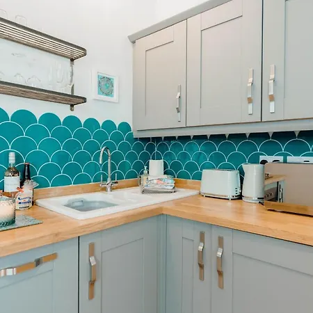 Luxury Studio Above The Stunning Tenby Harbour Exterior photo