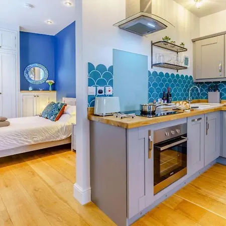 Luxury Studio Above The Stunning Tenby Harbour Exterior photo